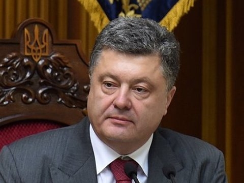 Preşedintele Ucrainei, Petro Poroşenko, a propus să fie schimbată în paşaportul cetăţeanului dublarea informaţiei din limba rusă în cea engleză