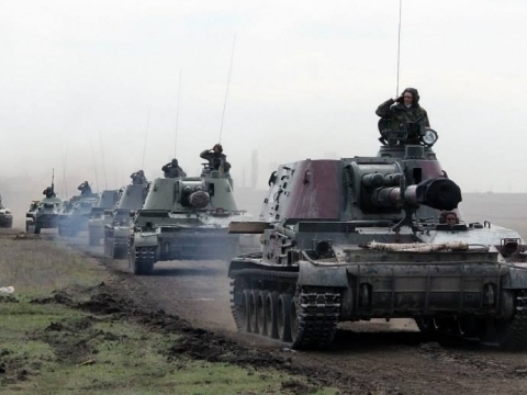 Rebelii din Donbas trag din toate armele pe care le au la îndemână