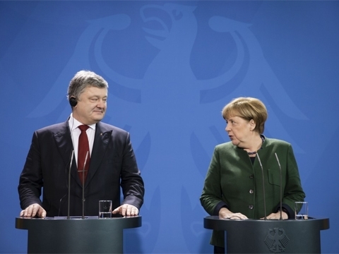 Poroschenko zu Besuch in Berlin. Merkel betont Wichtigkeit des Gastransits durch Ukraine 