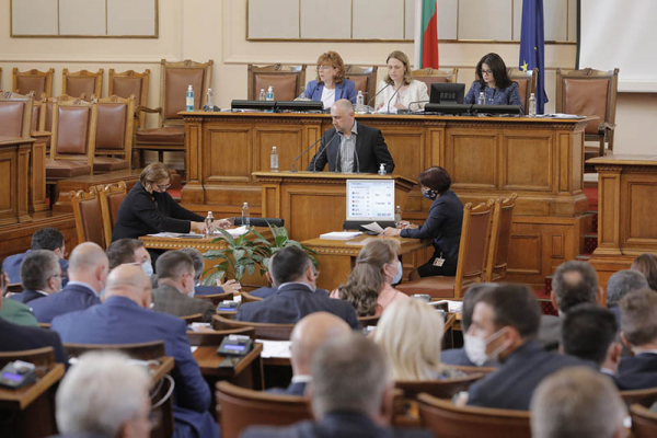 Політична криза в Болгарії: проводять треті за рік парламентські вибори