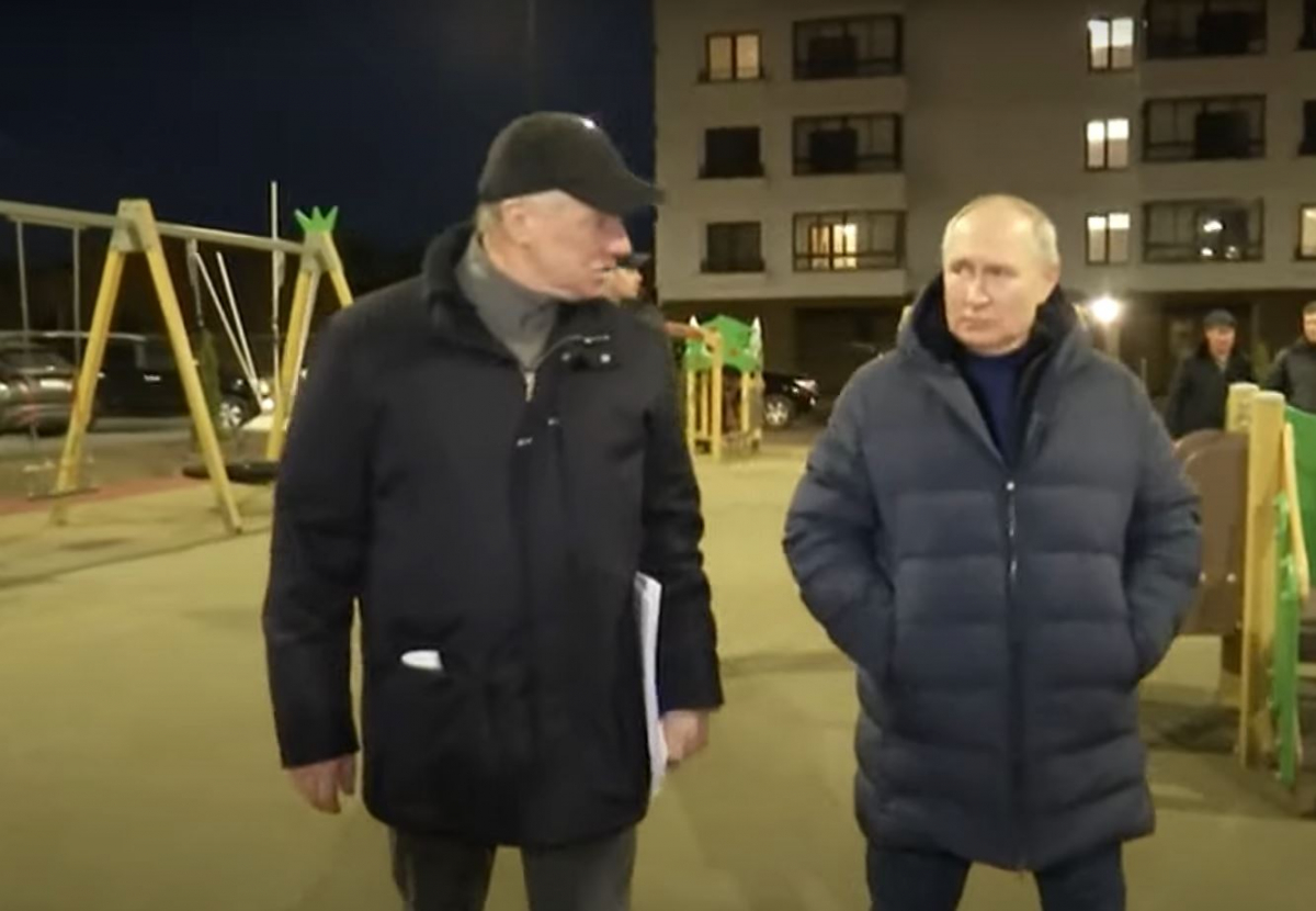 "Вдячні Путіну": чи є колаборантами люди, які зустрічали очільника РФ в Маріуполі?
