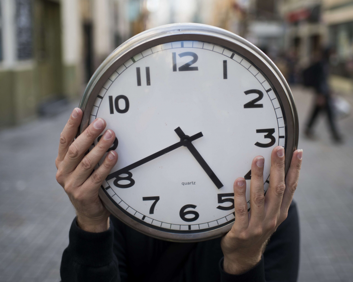 "Туди-сюди": навіщо Україні переводити годинник?